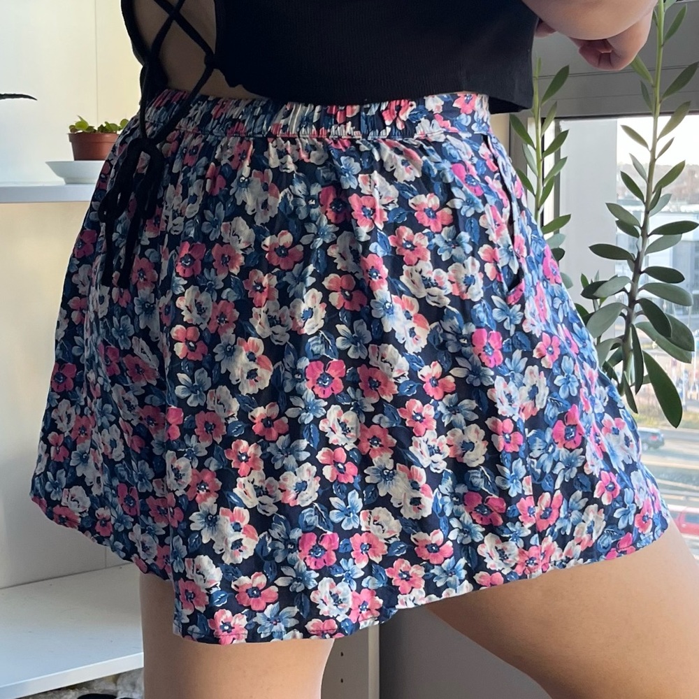 Hollister floral skorts